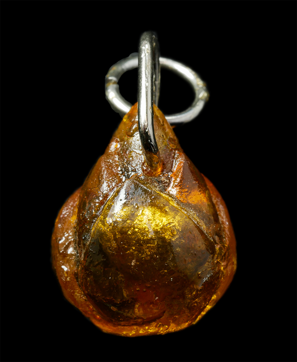 12De 24 (8)ap.jpg - ลูกอมทองไหล หลวงพ่อทอง สร้างโดย หลวงพ่อสุข (พระครูวชิรกิจโสภณ)วัดเขาตะเครา อ.บ้านแหลม จ.เพชรบุรี  รุ่นแรก ปี 2527 พร้อมใบคาถาบูชา “ลูกอมหลวงพ่อทอง” วั [..] | https://kamulet.in.th